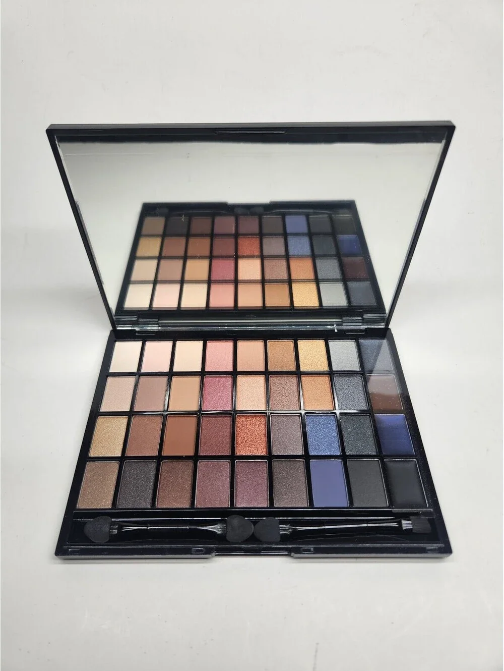 Macy's Eyshadow Eyeliner Palette with 2 Applicators ~ 36 Shades